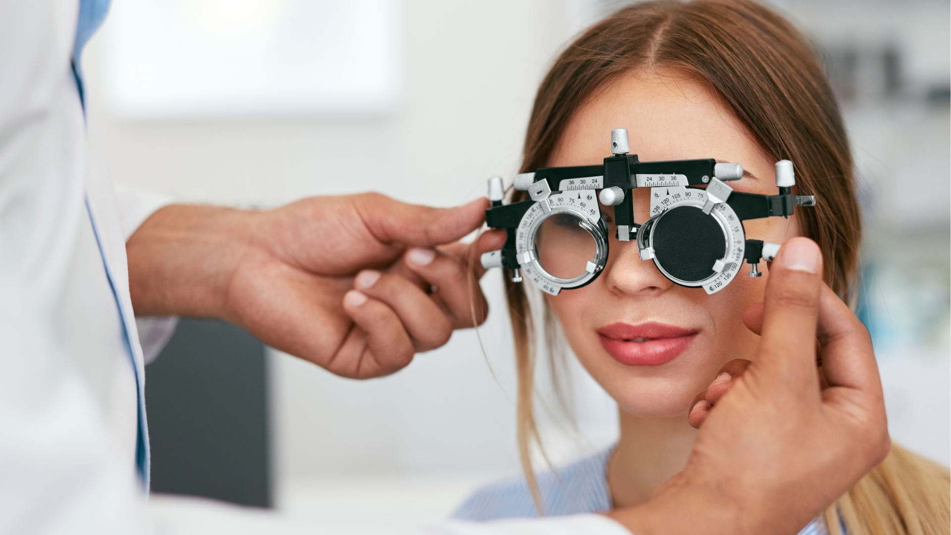 Synstest hos optiker på Sørumsand